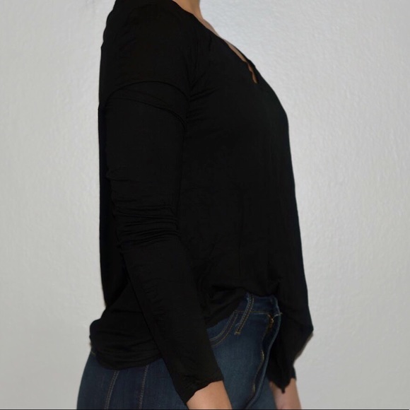 Sampson Simple V Neck - Picture 3 of 7